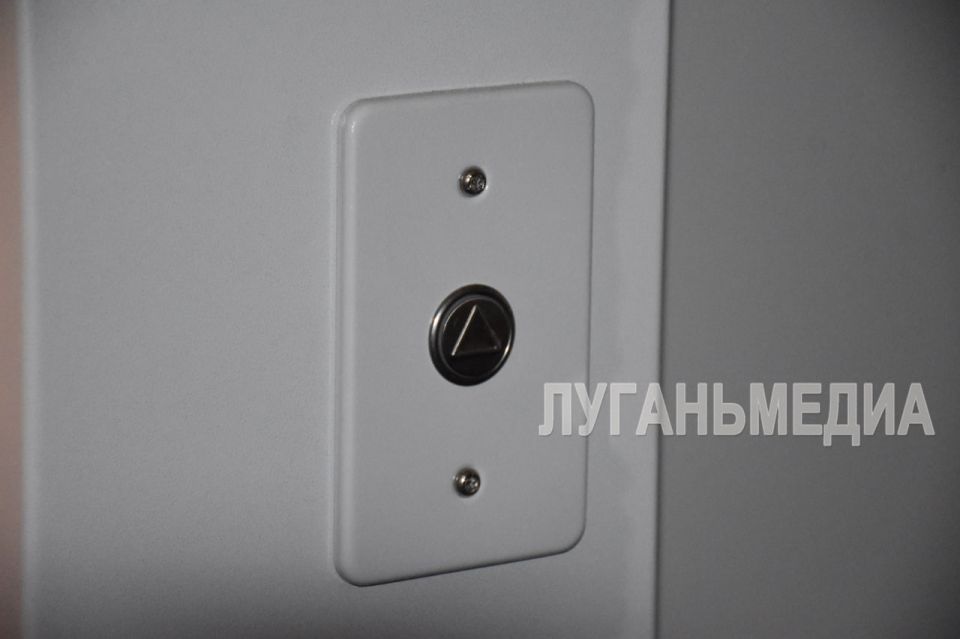В многоквартирных домах Краснодона продолжается замена лифтового оборудования В многоквартирных домах Краснодона продолжается замена лифтового оборудования
