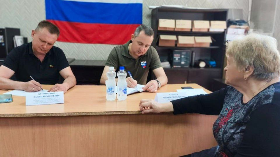 Андрей Губарев: Сегодня, совместно с Кулинченко Вадимом Николаевичем, депутатом Совета городского округа г. Первомайск от партии «Единая Россия», провели выездной приём граждан по личным вопросам в г. Горское Андрей Губарев: Сегодня, совместно с Кулинченко Вадимом Николаевичем, депутатом Совета городского округа г. Первомайск от партии «Единая Россия», провели выездной приём граждан по личным вопросам в г. Горское