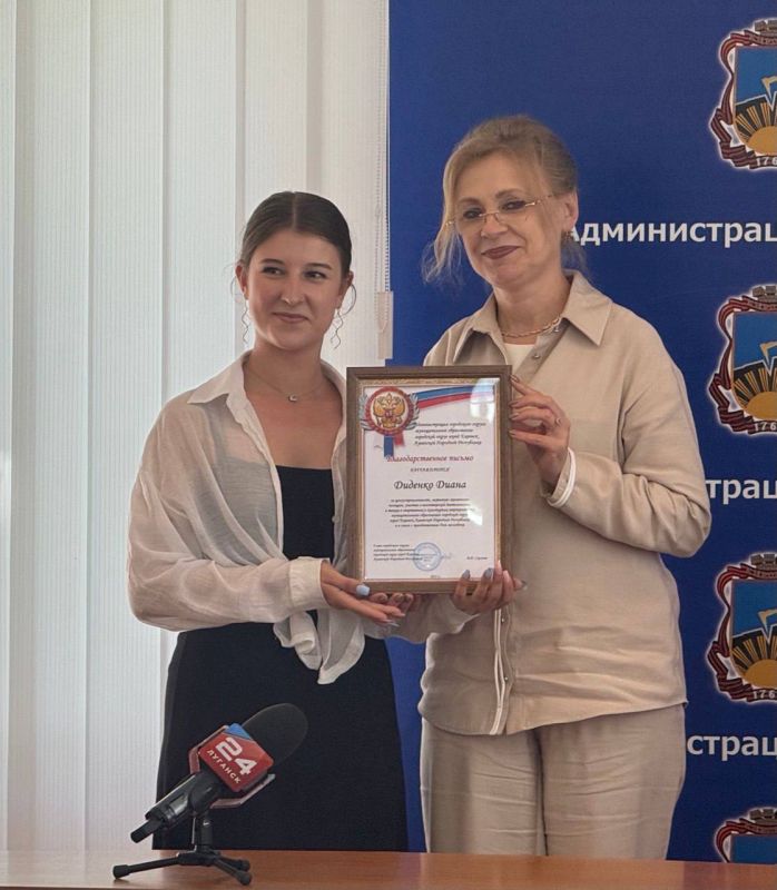 В Кировске состоялось награждение благодарностями активной молодёжи, а также интеллектуальная игра «Умный поединок» приуроченное ко Дню молодёжи В Кировске состоялось награждение благодарностями активной молодёжи, а также интеллектуальная игра «Умный поединок» приуроченное ко Дню молодёжи
