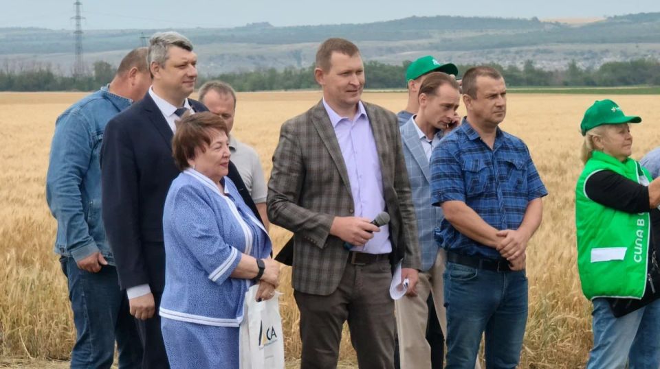 Зинаида Наден: Сегодня приняла участие в республиканской выставке «День поля», которая состоялась на базе Славяносербской сортоиспытательной станции Луганского государственного аграрного университета при поддержке... Зинаида Наден: Сегодня приняла участие в республиканской выставке «День поля», которая состоялась на базе Славяносербской сортоиспытательной станции Луганского государственного аграрного университета при поддержке...