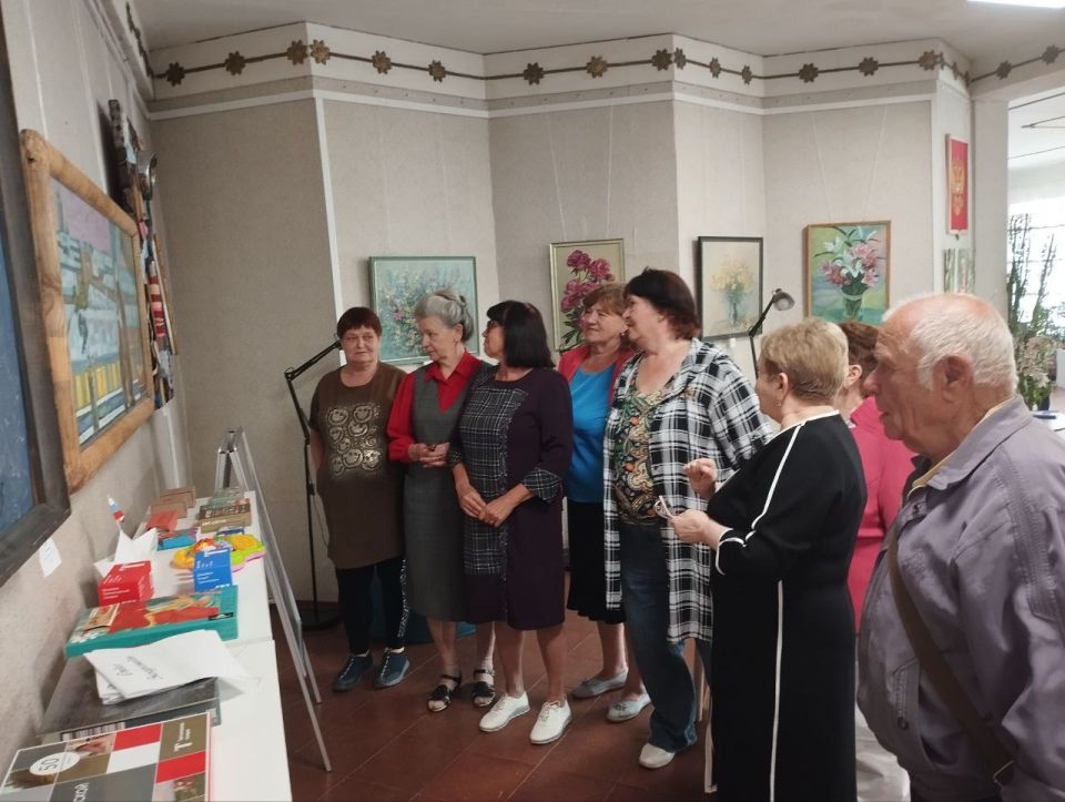 В Кировском историко-художественном музее состоялась экскурсия по выставке ульяновских художников, переданной в дар Ульяновской региональной организацией Союза Художников России В Кировском историко-художественном музее состоялась экскурсия по выставке ульяновских художников, переданной в дар Ульяновской региональной организацией Союза Художников России