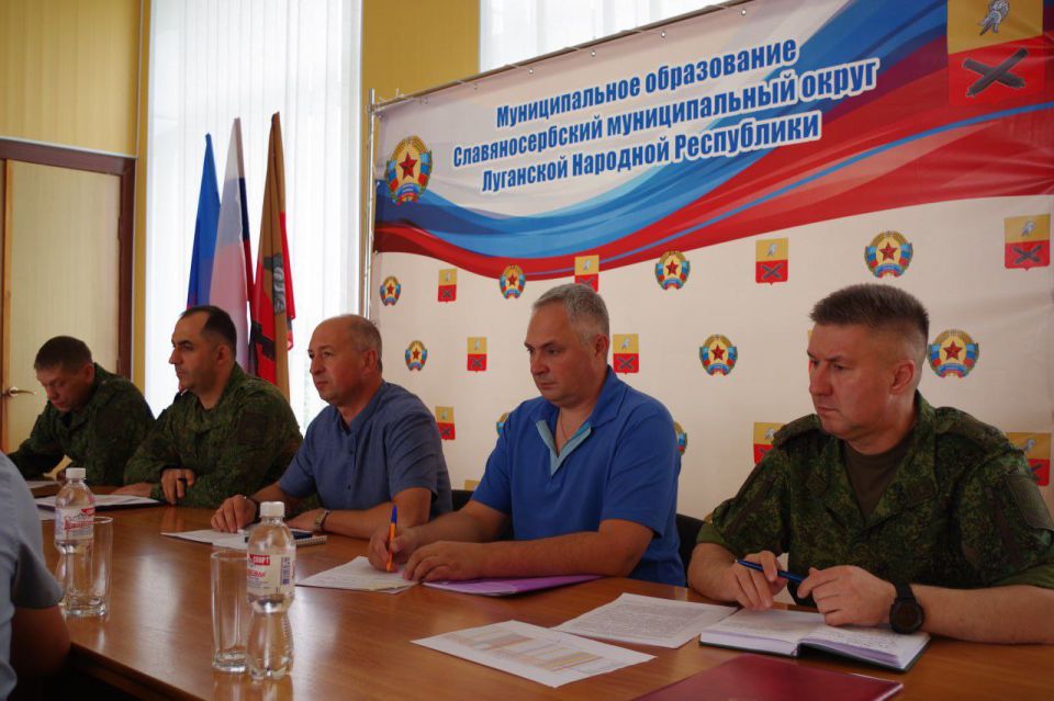 Сергей Крамаренко: Провели совещание с военным комиссариатом ЛНР Сергей Крамаренко: Провели совещание с военным комиссариатом ЛНР
