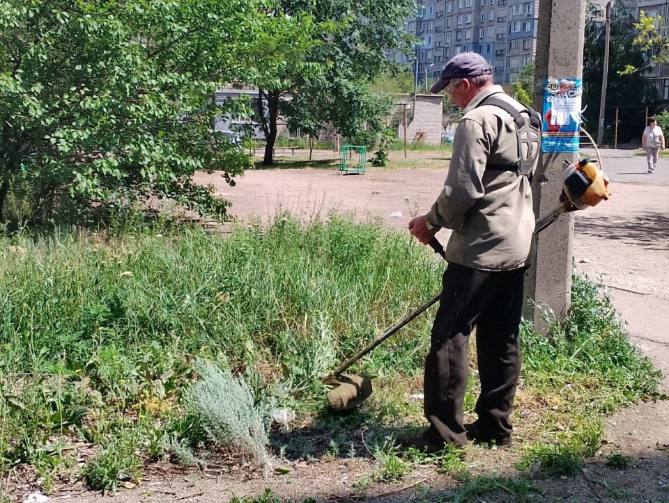 Коммунальные службы проводят работы на территории города Коммунальные службы проводят работы на территории города