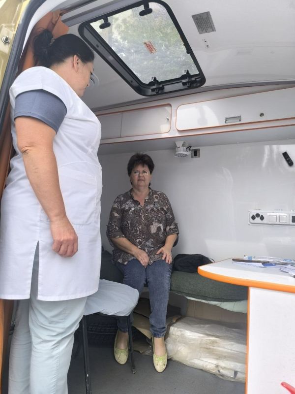 Врачи Новосветловской участковой больницы провели выездной прием в селе Великий Суходол Врачи Новосветловской участковой больницы провели выездной прием в селе Великий Суходол