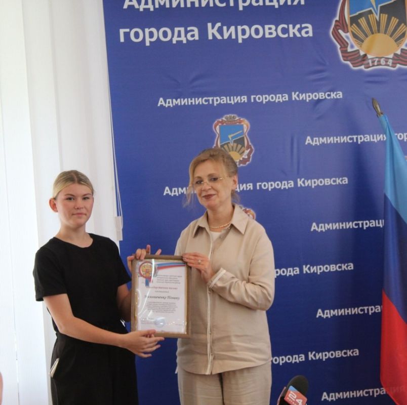В Кировске в преддверии Дня молодежи состоялось чествование молодежных активистов В Кировске в преддверии Дня молодежи состоялось чествование молодежных активистов