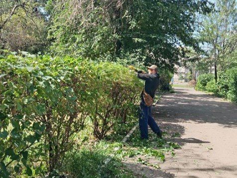 Коммунальные службы проводят работы на территории города Коммунальные службы проводят работы на территории города