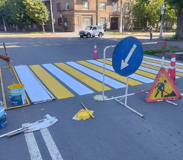 Коммунальные службы проводят работы на территории города Коммунальные службы проводят работы на территории города