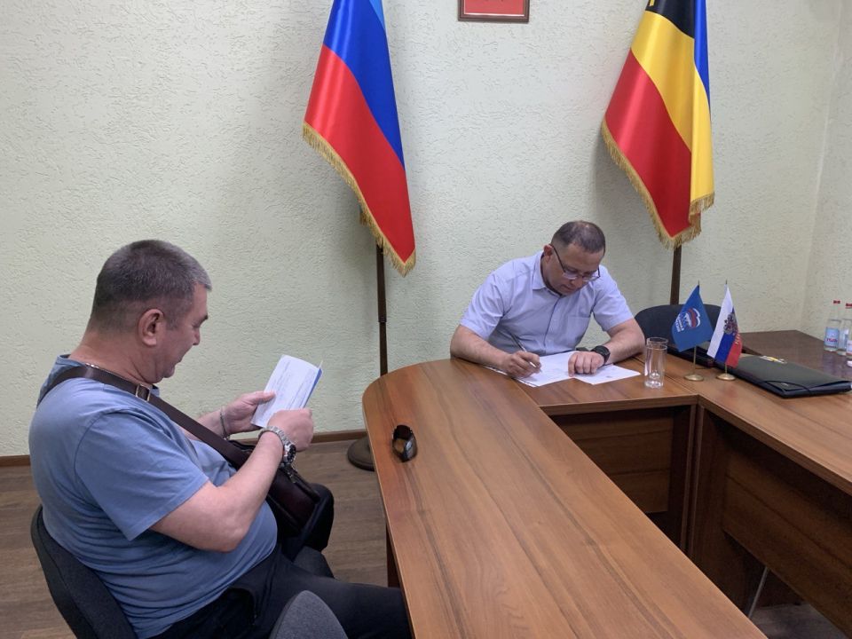 Владимир Шавлай: Депутаты Совета Краснодонского муниципального округа, Ольга Клименко и Александр Захар, провели приемы граждан, в ходе которых были подняты актуальные вопросы, касающиеся жилищно-коммунального хозяйства и... Владимир Шавлай: Депутаты Совета Краснодонского муниципального округа, Ольга Клименко и Александр Захар, провели приемы граждан, в ходе которых были подняты актуальные вопросы, касающиеся жилищно-коммунального хозяйства и...