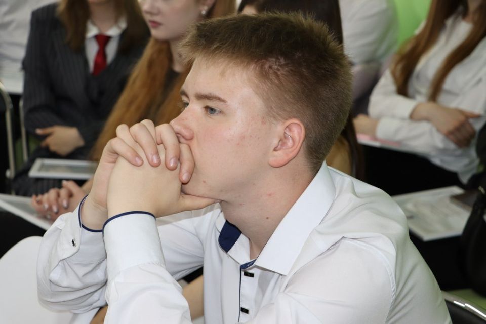 В Стаханове чествовали лучшую молодежь округа: в библиотеке прошла праздничная встреча ко Дню молодежи В Стаханове чествовали лучшую молодежь округа: в библиотеке прошла праздничная встреча ко Дню молодежи