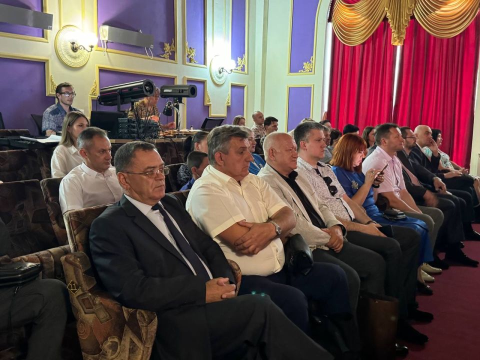 Константин Бутримов: День профсоюзов ЛНР: В Луганске чествовали Защитников Человека Труда Константин Бутримов: День профсоюзов ЛНР: В Луганске чествовали Защитников Человека Труда