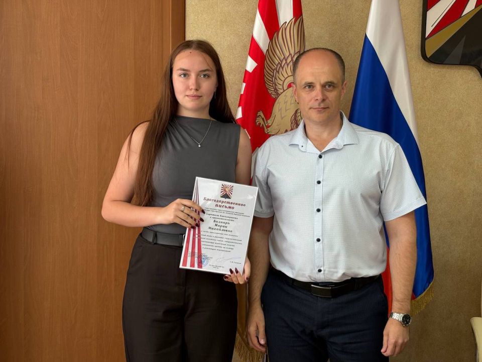 В преддверии Дня молодежи Глава муниципалитета, Секретарь Краснолучского местного отделения ВПП «Единая Россия» Сергей Соловьев провел открытый диалог с активной молодежью города В преддверии Дня молодежи Глава муниципалитета, Секретарь Краснолучского местного отделения ВПП «Единая Россия» Сергей Соловьев провел открытый диалог с активной молодежью города