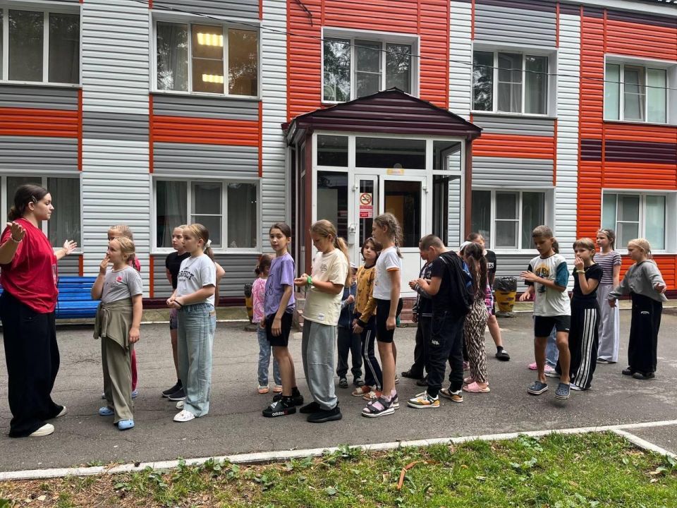 88 ребят из ЛНР приехали на отдых в Новосибирскую область 88 ребят из ЛНР приехали на отдых в Новосибирскую область