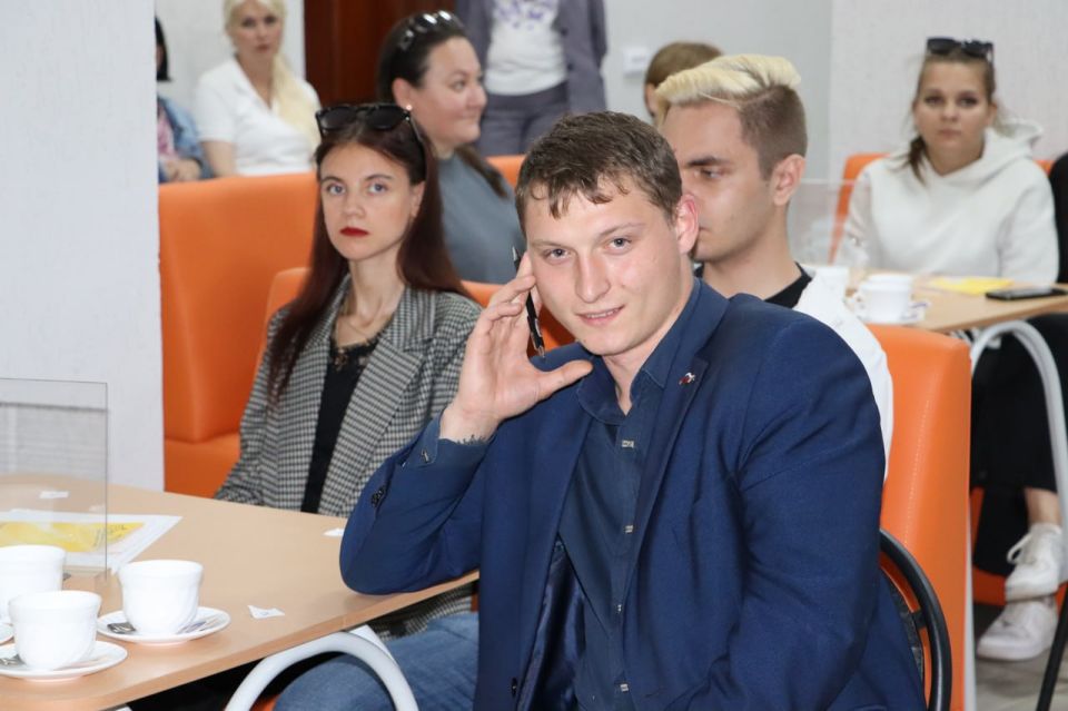 Интеллектуальный КВИЗ объединил молодежь в ЦКИ г. Ирмино Интеллектуальный КВИЗ объединил молодежь в ЦКИ г. Ирмино