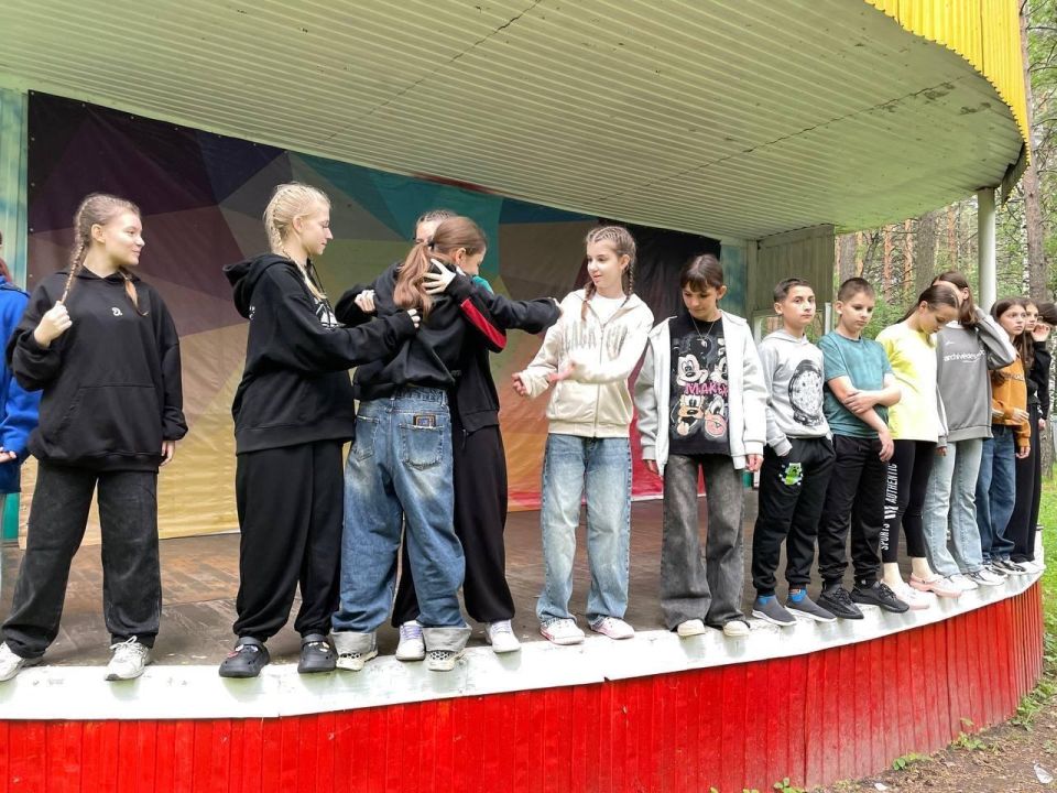 88 ребят из ЛНР приехали на отдых в Новосибирскую область 88 ребят из ЛНР приехали на отдых в Новосибирскую область