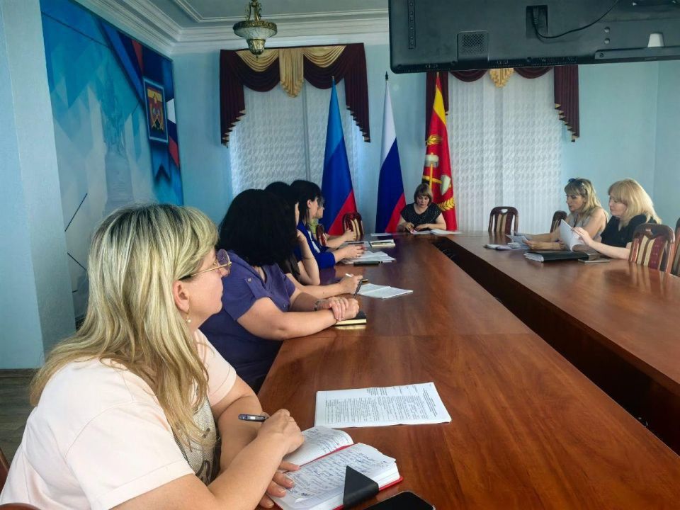 Под председательством Первого заместителя Главы Администрации Краснодонского муниципального округа Анны Гончаровой при участии представителей Межрайонной инспекции Федеральной налоговой службы №8 по Луганской Народной... Под председательством Первого заместителя Главы Администрации Краснодонского муниципального округа Анны Гончаровой при участии представителей Межрайонной инспекции Федеральной налоговой службы №8 по Луганской Народной...