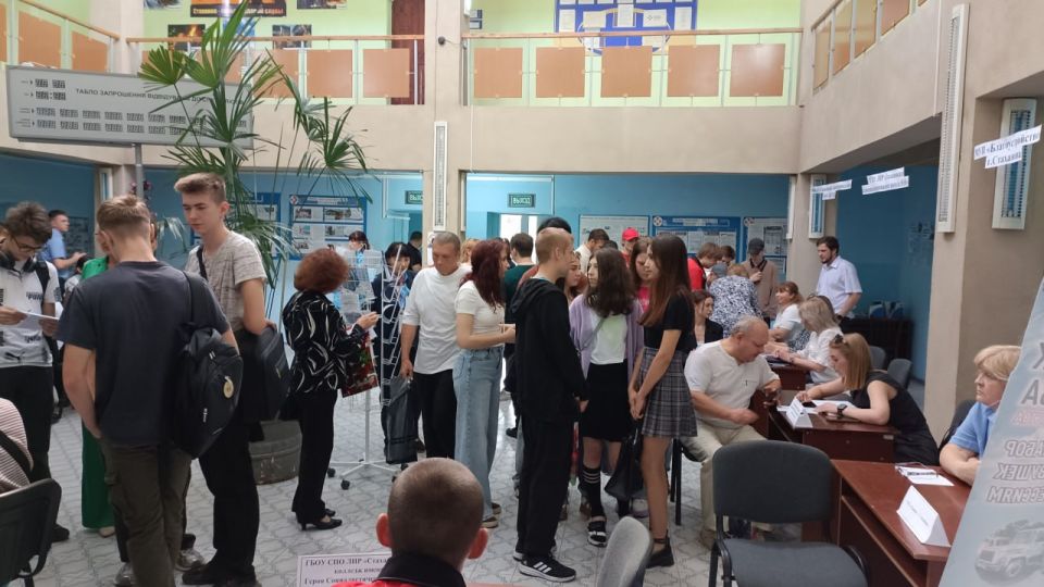 II этап Всероссийской ярмарки трудоустройства «Работа России. Время возможностей» прошёл в Стаханове II этап Всероссийской ярмарки трудоустройства «Работа России. Время возможностей» прошёл в Стаханове