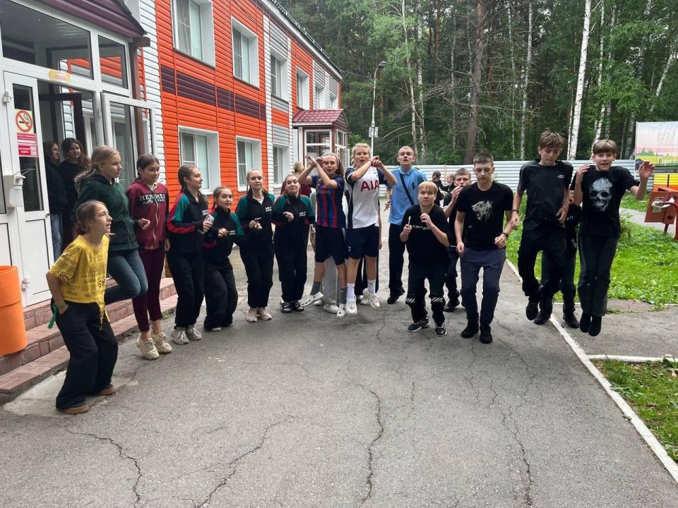 88 ребят из ЛНР приехали на отдых в Новосибирскую область 88 ребят из ЛНР приехали на отдых в Новосибирскую область