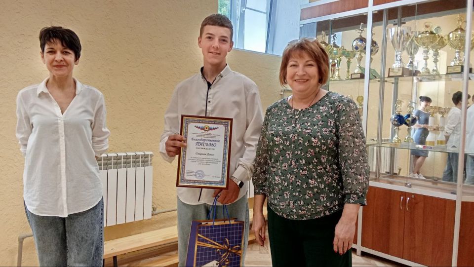 В преддверии Дня молодежи заместитель Главы Администрации Полякова Антонина Геннадиевна поздравила и вручила благодарственные письма самым активным, энергичным и талантливым представителям молодежи муниципального округа В преддверии Дня молодежи заместитель Главы Администрации Полякова Антонина Геннадиевна поздравила и вручила благодарственные письма самым активным, энергичным и талантливым представителям молодежи муниципального округа