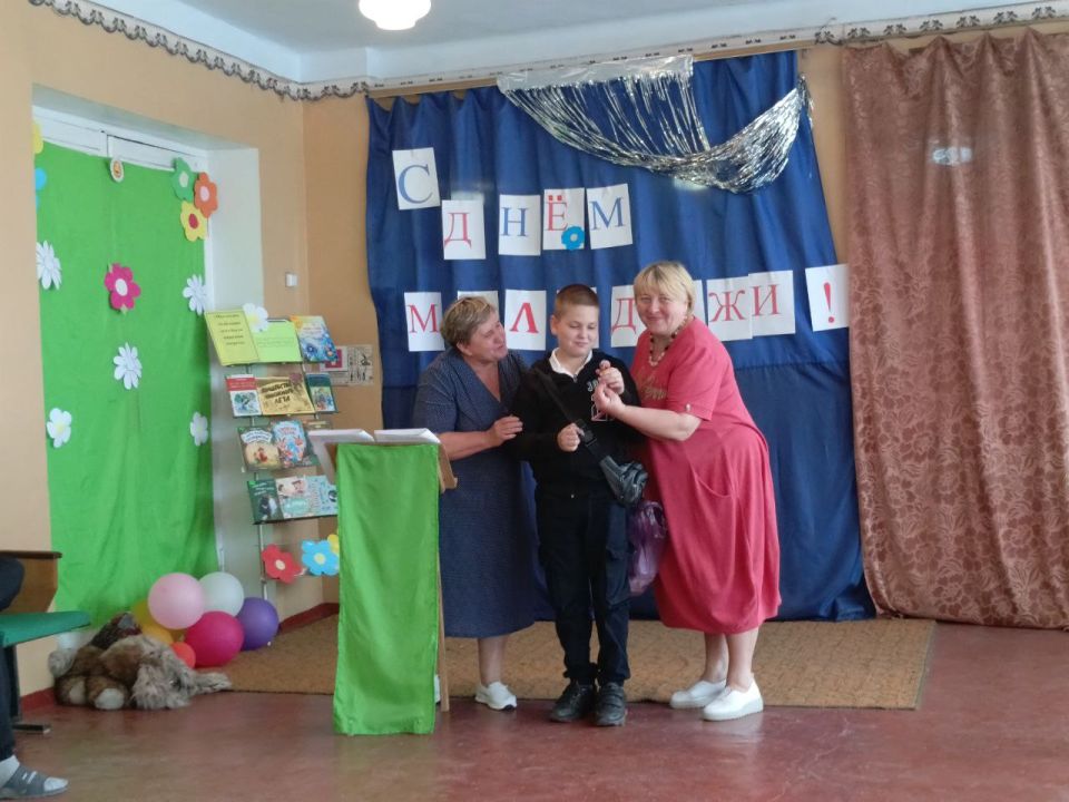 В доме культуры села Верхнебогдановка в предверии праздника Дня Молодёжи была проведена музыкальная развлекательная программа " Просим никого не скучать! " В доме культуры села Верхнебогдановка в предверии праздника Дня Молодёжи была проведена музыкальная развлекательная программа " Просим никого не скучать! "