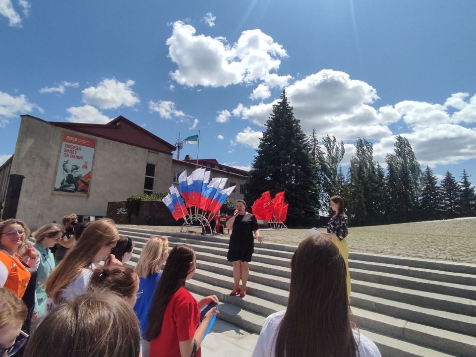 Торжественное поднятие флага Ровенек в честь 232-й годовщины! Торжественное поднятие флага Ровенек в честь 232-й годовщины!