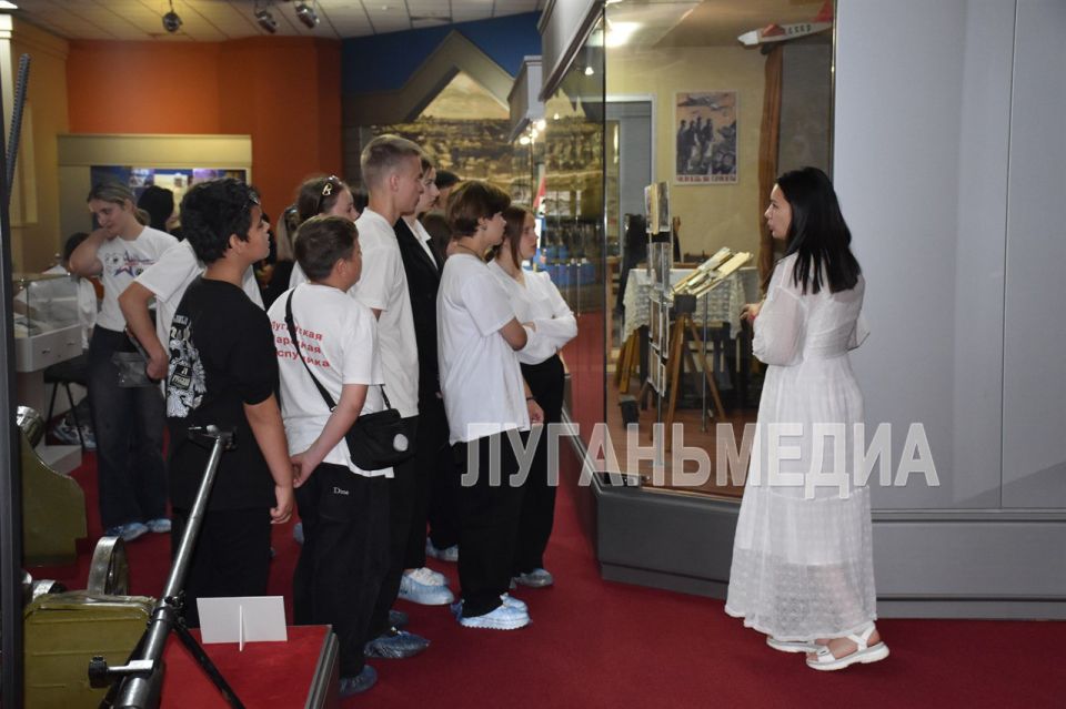 На базе ордена Дружбы народов музея «Молодая гвардия» прошел форум «Молодость в действии: ДВИЖЕНИЕ ПЕРВЫХ», который собрал молодых людей из Ровеньков, Красного Луча и Краснодона На базе ордена Дружбы народов музея «Молодая гвардия» прошел форум «Молодость в действии: ДВИЖЕНИЕ ПЕРВЫХ», который собрал молодых людей из Ровеньков, Красного Луча и Краснодона