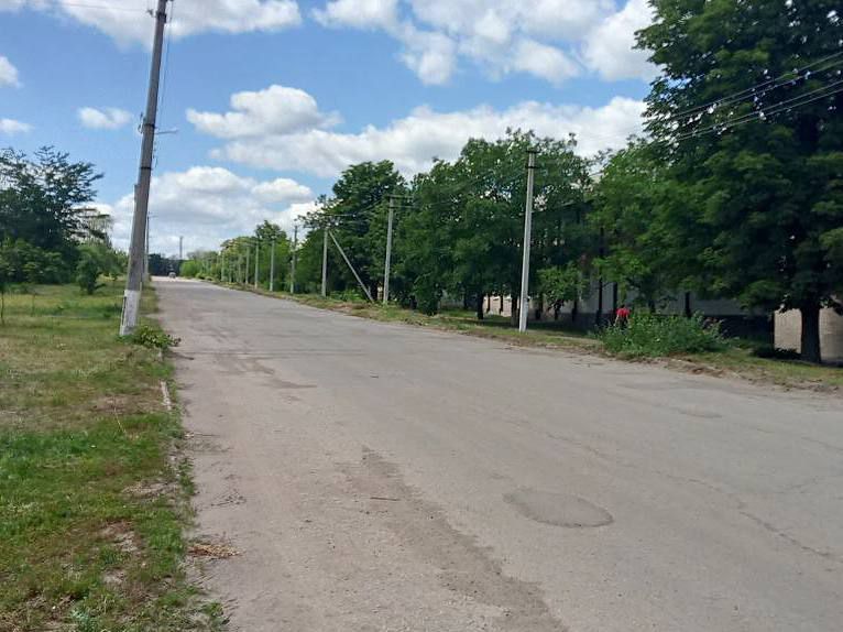 Еще пол километра обочины дороги, проходящей через улицу Макаренко, благоустроено силами представителей трудовых коллективов города Первомайска Еще пол километра обочины дороги, проходящей через улицу Макаренко, благоустроено силами представителей трудовых коллективов города Первомайска