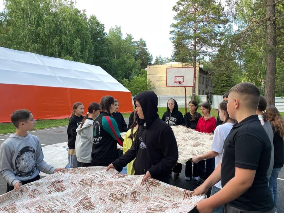88 ребят из ЛНР приехали на отдых в Новосибирскую область 88 ребят из ЛНР приехали на отдых в Новосибирскую область