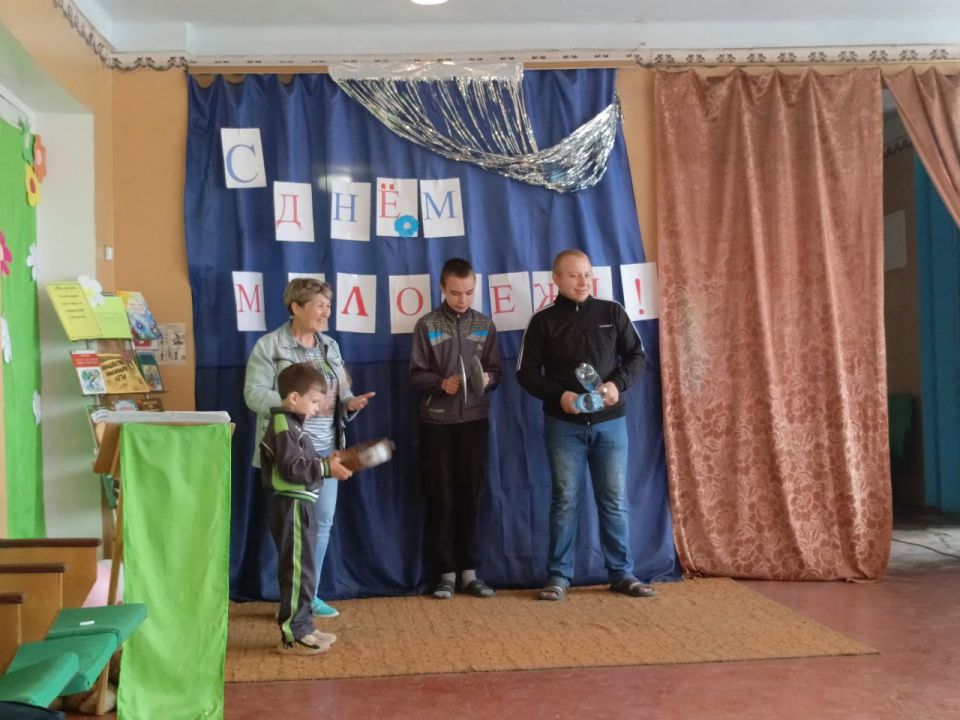 В доме культуры села Верхнебогдановка в предверии праздника Дня Молодёжи была проведена музыкальная развлекательная программа " Просим никого не скучать! " В доме культуры села Верхнебогдановка в предверии праздника Дня Молодёжи была проведена музыкальная развлекательная программа " Просим никого не скучать! "