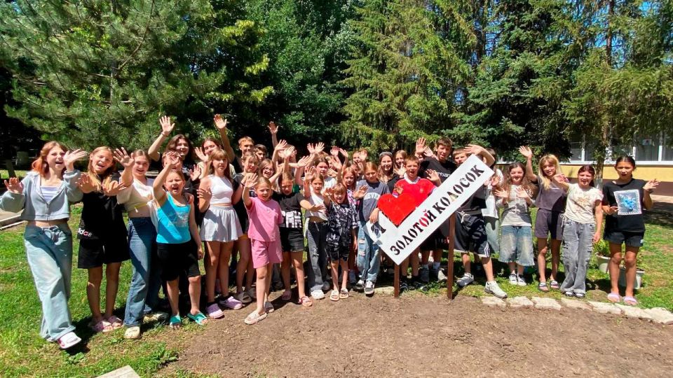 Дети Антрацитовского округа поделились впечатлениями от отдыха в ставропольских лагерях Дети Антрацитовского округа поделились впечатлениями от отдыха в ставропольских лагерях