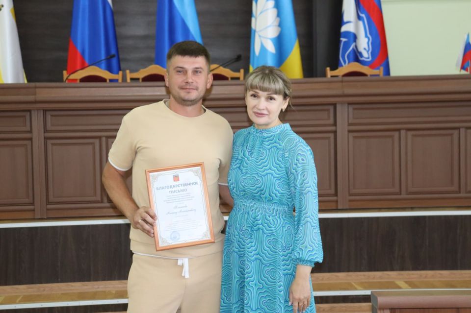 В преддверии Дня молодежи в Администрации Антрацитовского муниципального округа состоялось награждение самых активных представителей молодого поколения В преддверии Дня молодежи в Администрации Антрацитовского муниципального округа состоялось награждение самых активных представителей молодого поколения