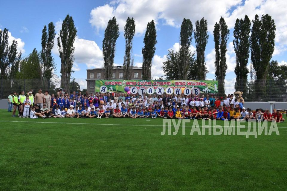 Физкультурно-оздоровительный комплекс открытого типа (ФОКОТ) начал работать в Стаханове в преддверии Дня молодежи Физкультурно-оздоровительный комплекс открытого типа (ФОКОТ) начал работать в Стаханове в преддверии Дня молодежи