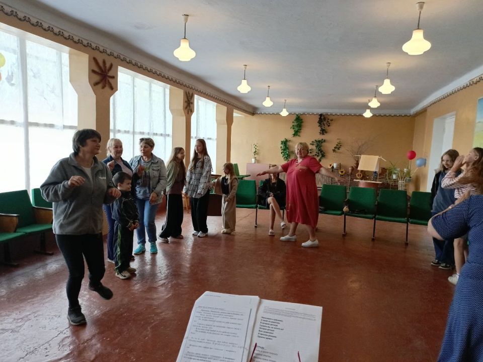 В доме культуры села Верхнебогдановка в предверии праздника Дня Молодёжи была проведена музыкальная развлекательная программа " Просим никого не скучать! " В доме культуры села Верхнебогдановка в предверии праздника Дня Молодёжи была проведена музыкальная развлекательная программа " Просим никого не скучать! "