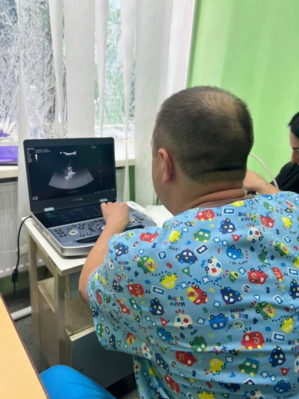 Врачи Луганских городских детских больниц №1, 3 и 4 провели профилактический осмотр детей в пгт Врачи Луганских городских детских больниц №1, 3 и 4 провели профилактический осмотр детей в пгт