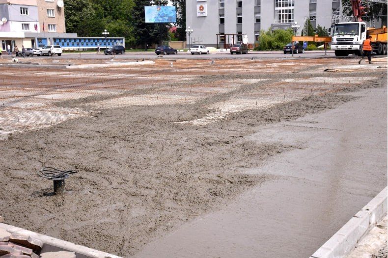 Площадь Мира в Свердловске заливается бетоном! Площадь Мира в Свердловске заливается бетоном!