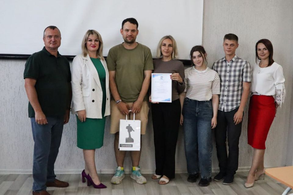 Интеллектуальный КВИЗ объединил молодежь в ЦКИ г. Ирмино Интеллектуальный КВИЗ объединил молодежь в ЦКИ г. Ирмино