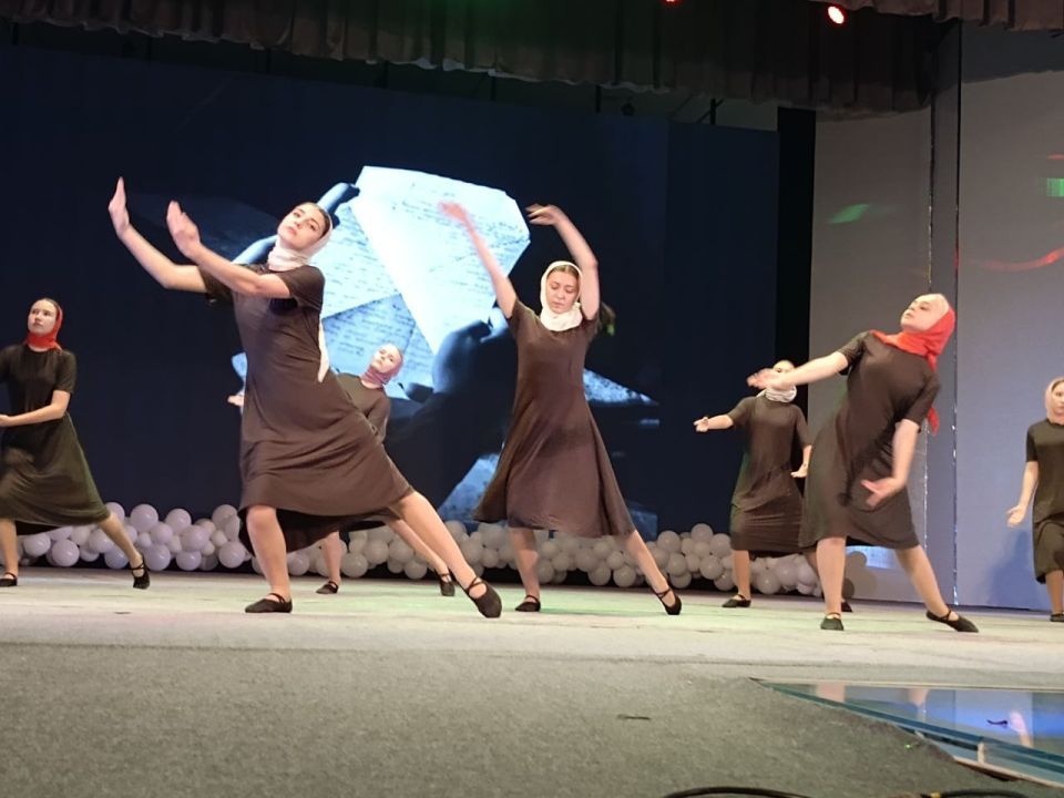 В Ровеньках состоялось торжественное собрание в ДК им. М. Горького, посвященное 232 – й годовщине образования города В Ровеньках состоялось торжественное собрание в ДК им. М. Горького, посвященное 232 – й годовщине образования города