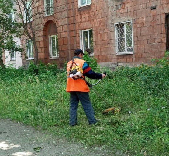 Коммунальные службы проводят работы на территории города Коммунальные службы проводят работы на территории города
