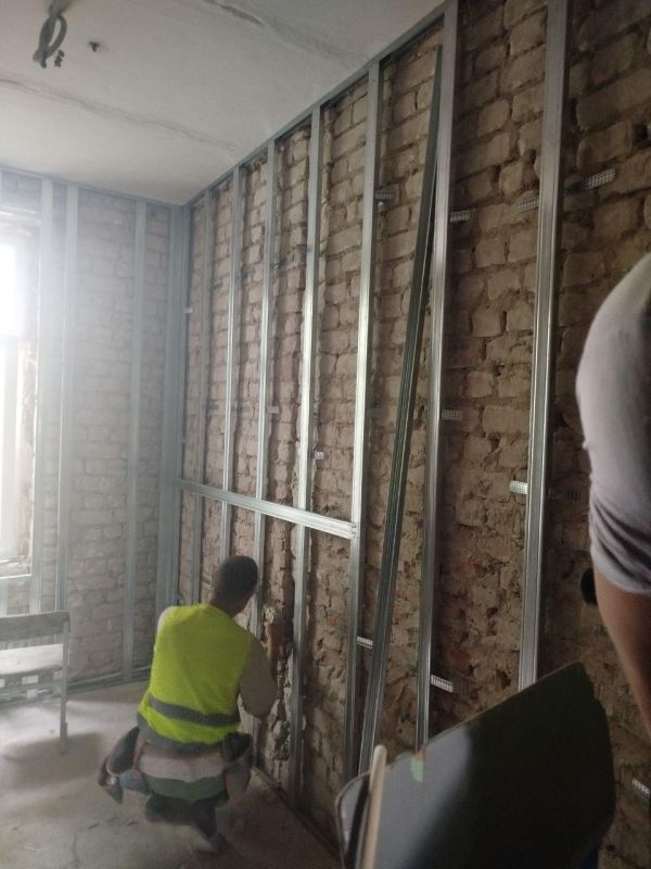 В спортзале Краснопольской школы приступят к укладке нового паркета В спортзале Краснопольской школы приступят к укладке нового паркета