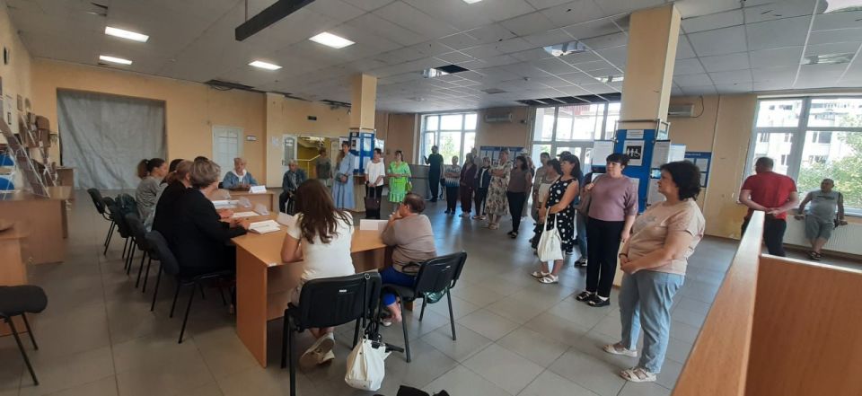 День открытых дверей. 27 июня 2025 года в Территориальном отделении Государственного казенного учреждения «Республиканский центр занятости населения Луганской Народной Республики» в городе Северодонецке состоялось ежегодное ... День открытых дверей. 27 июня 2025 года в Территориальном отделении Государственного казенного учреждения «Республиканский центр занятости населения Луганской Народной Республики» в городе Северодонецке состоялось ежегодное ...