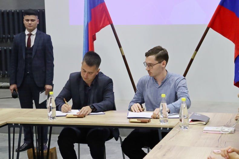 Молодежный парламент при Народном Совете ЛНР и Молодежный парламент Красноярского края подписали соглашение о сотрудничестве Молодежный парламент при Народном Совете ЛНР и Молодежный парламент Красноярского края подписали соглашение о сотрудничестве