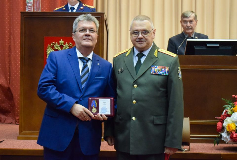        ,  10-    