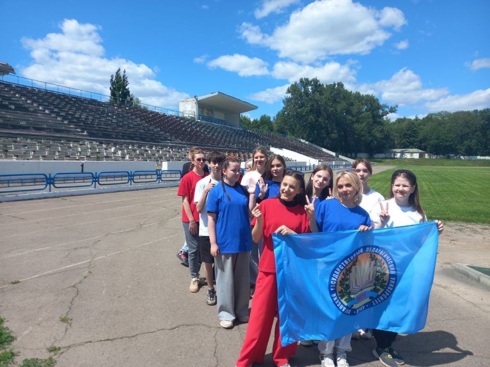 В преддверии Дня молодежи в городском округе город Ровеньки состоялся молодежный забег, который объединил учащуюся, студенческую и работающую молодежь города и прилегающих поселков В преддверии Дня молодежи в городском округе город Ровеньки состоялся молодежный забег, который объединил учащуюся, студенческую и работающую молодежь города и прилегающих поселков