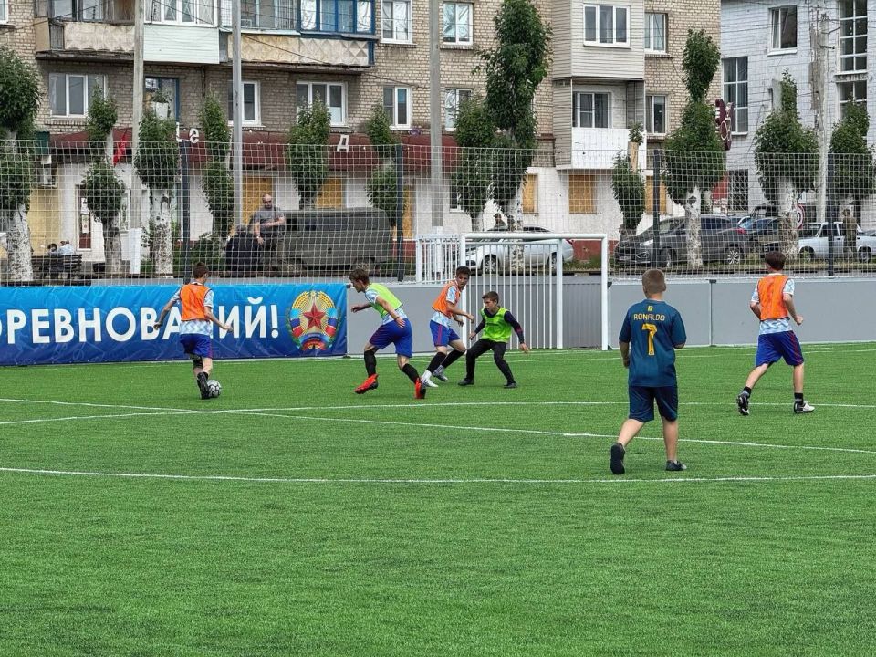Сергей Колягин: В преддверии Дня молодёжи встретился с футболистами секции по футболу Спортивной школы города Первомайска Сергей Колягин: В преддверии Дня молодёжи встретился с футболистами секции по футболу Спортивной школы города Первомайска