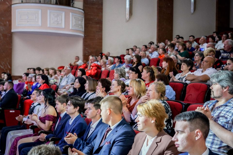 Выпускной – это всегда волнующе и трепетно Выпускной – это всегда волнующе и трепетно