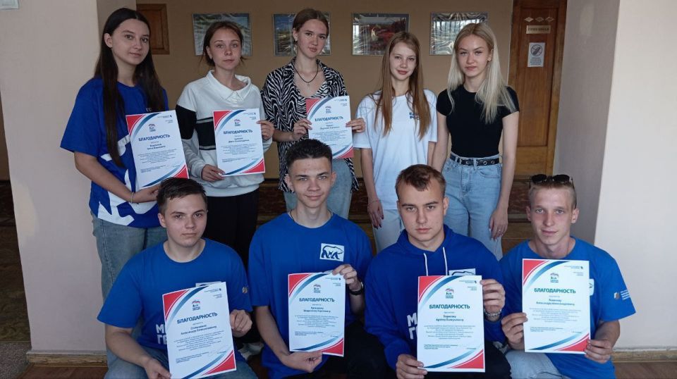 В преддверии Дня молодежи Глава муниципалитета, Секретарь Краснолучского местного отделения ВПП «Единая Россия» Сергей Соловьев провел открытый диалог с активной молодежью города В преддверии Дня молодежи Глава муниципалитета, Секретарь Краснолучского местного отделения ВПП «Единая Россия» Сергей Соловьев провел открытый диалог с активной молодежью города