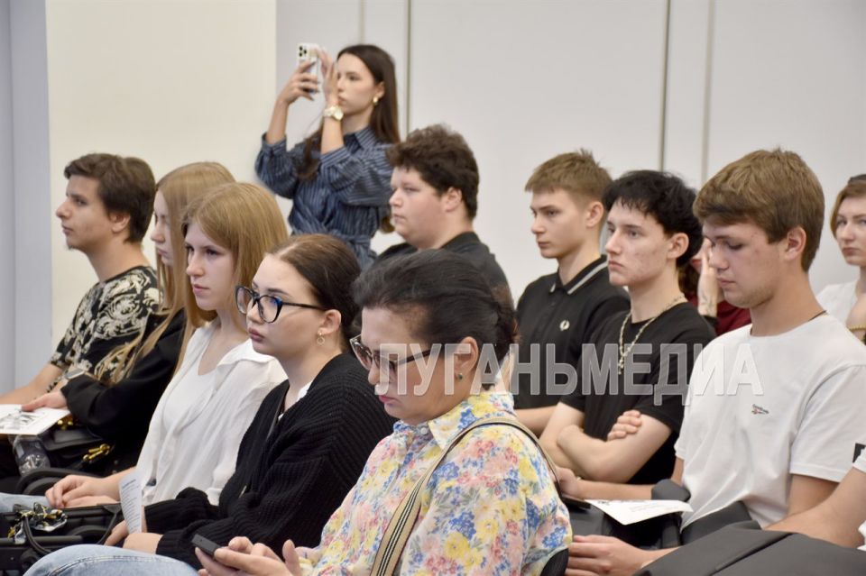 В ЛНР состоялся Федеральный этап Всероссийской ярмарки трудоустройства «Работа России. Время возможностей» В ЛНР состоялся Федеральный этап Всероссийской ярмарки трудоустройства «Работа России. Время возможностей»