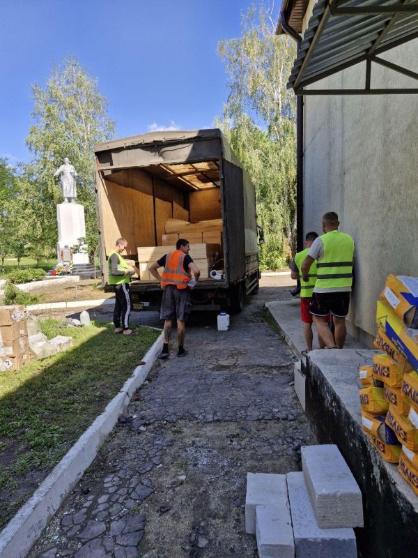 В спортзале Краснопольской школы приступят к укладке нового паркета В спортзале Краснопольской школы приступят к укладке нового паркета