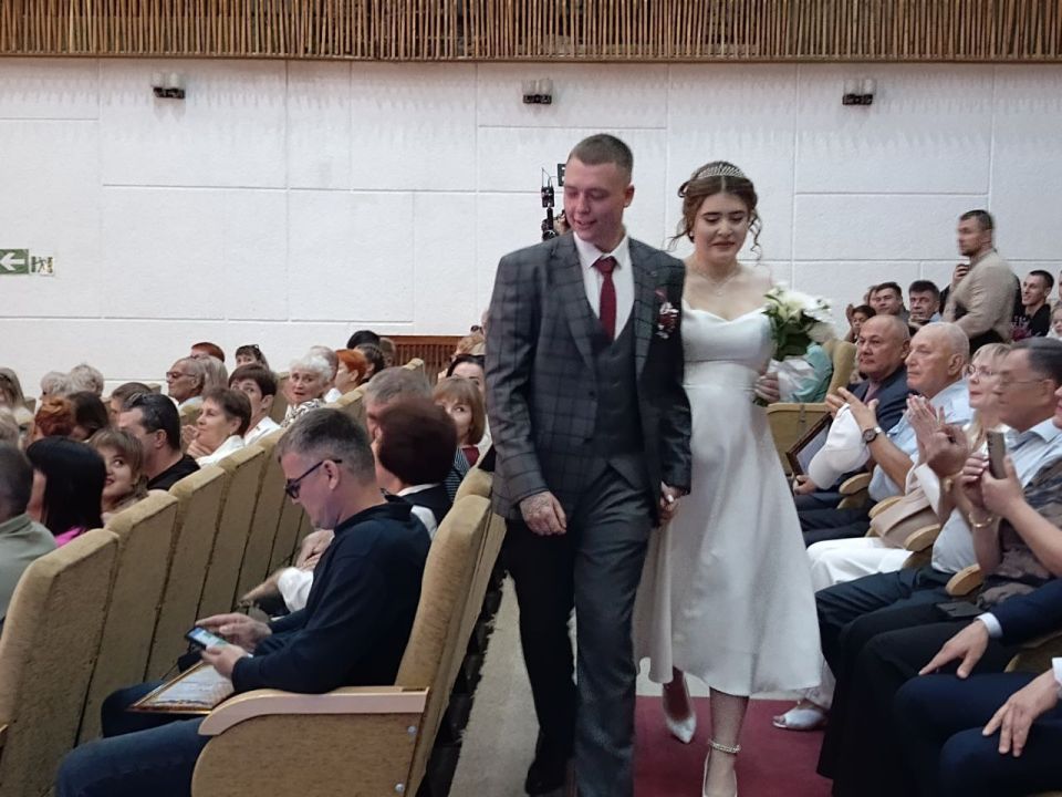 Семья занимает в нашей жизни первое место, ведь нет ничего дороже, ближе, роднее, чем Семья занимает в нашей жизни первое место, ведь нет ничего дороже, ближе, роднее, чем