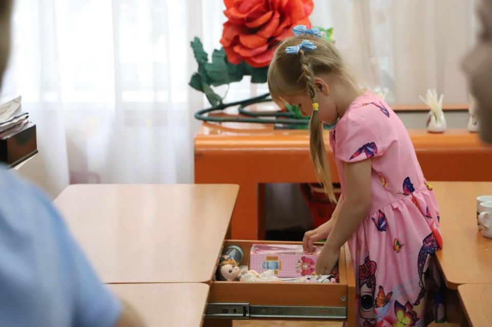 Полицейские из подразделения по делам несовершеннолетних побывали в гостях у воспитанников Луганского детского дома Полицейские из подразделения по делам несовершеннолетних побывали в гостях у воспитанников Луганского детского дома
