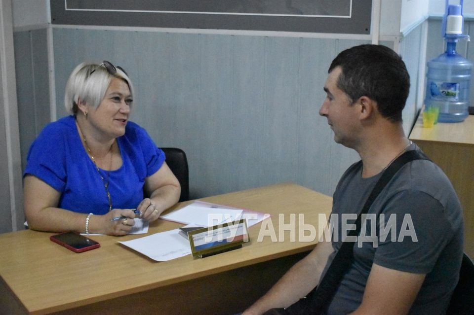 В территориальном отделении ГКУ «Республиканский центр занятости населения ЛНР» в г. Брянке работала площадка, на которой встретились работодатели и соискатели В территориальном отделении ГКУ «Республиканский центр занятости населения ЛНР» в г. Брянке работала площадка, на которой встретились работодатели и соискатели